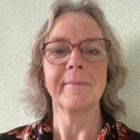 Portret van gastouder Gea in haar opvangruimte in Den Ham